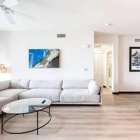 New 2Br Weho Condo Getaway Stay D